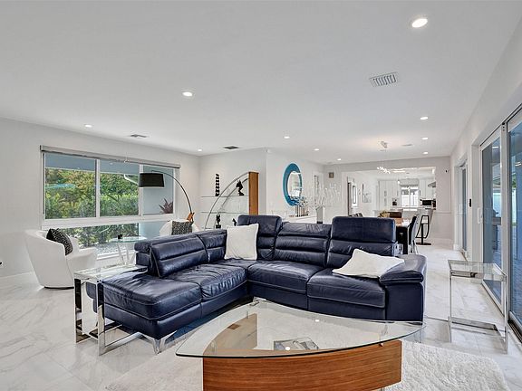 3rd image of 4104 NE 21st Avenue