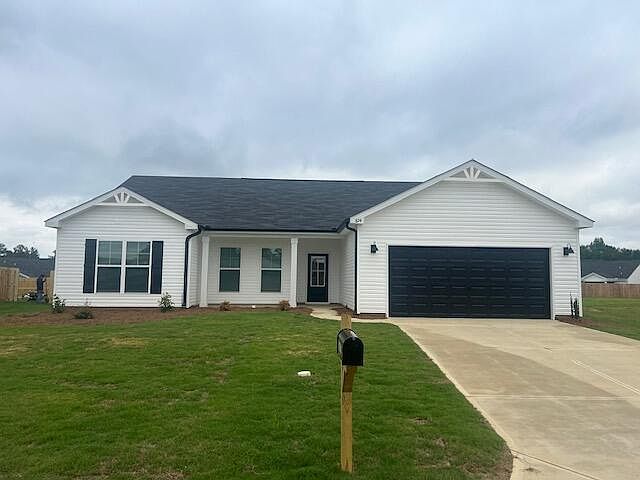 1st image of 824 Brewer Dr