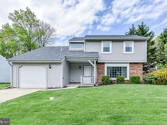 3rd image of 1910 S Woodmill Dr