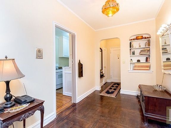 2nd image of 100 Bennett Ave APT 6C