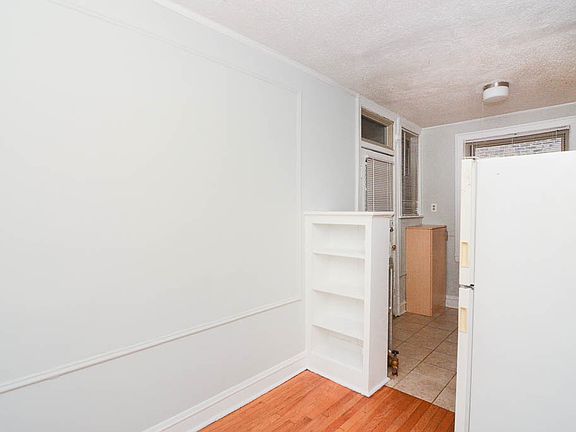 5th image of 544.5 W Surf St #1E