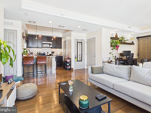 4th image of 1241 Buttonwood St APT 4C