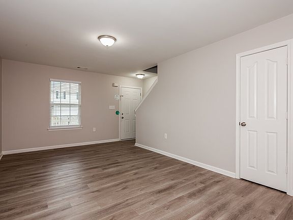 4th image of 1761 Eastway Dr