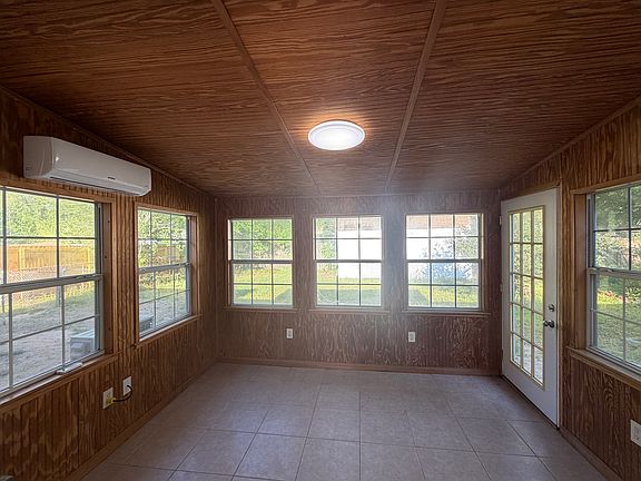 4th image of 1006 Trenton Dr