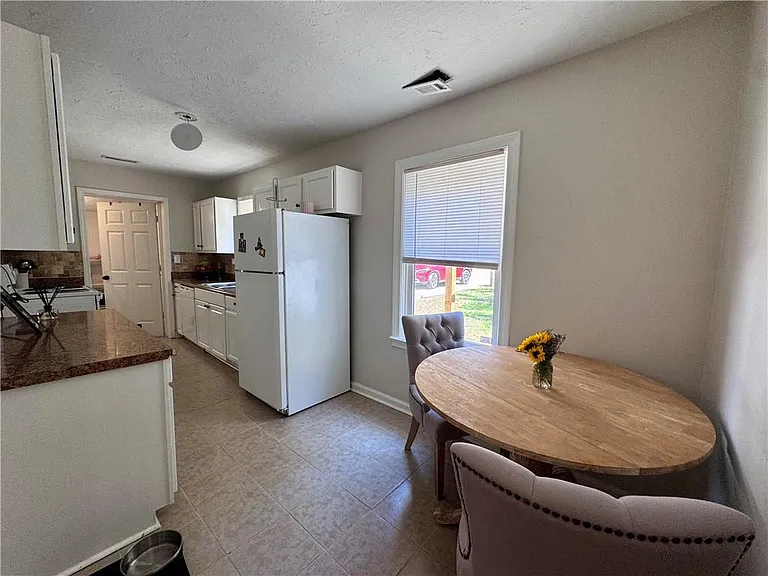 2450 Lynn Iris Dr — Photo 9