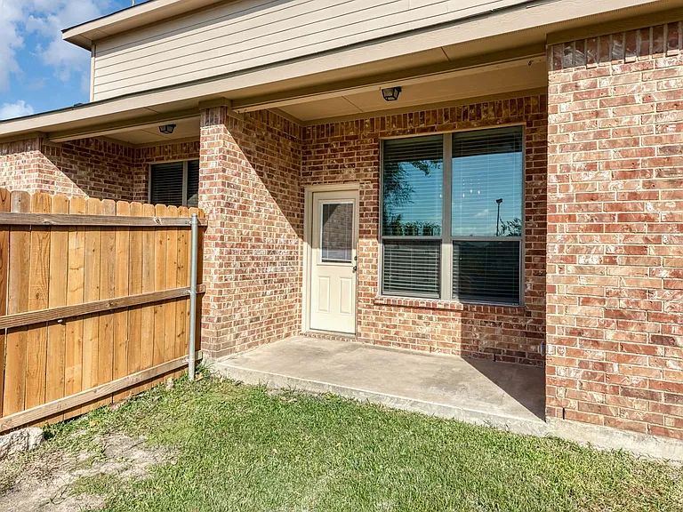365 Orbit Dr — Photo 24