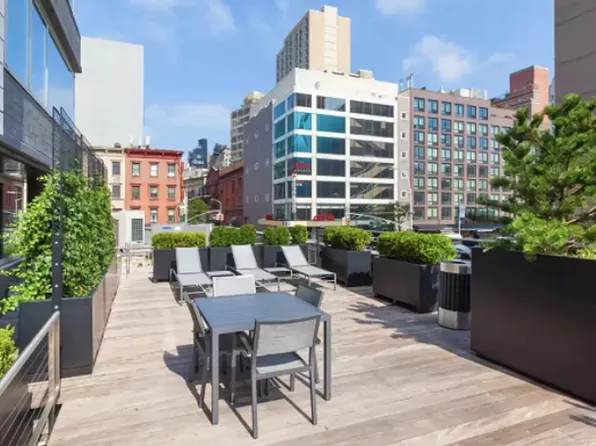 200 East 11th Street image 7 of 14