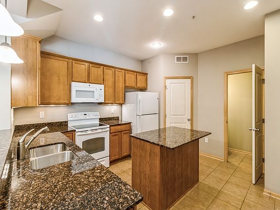 2nd image of 577 Villa Ct