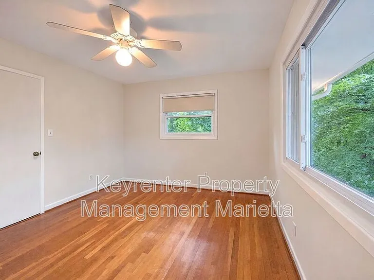 3720 Lake Dr SE — Photo 25