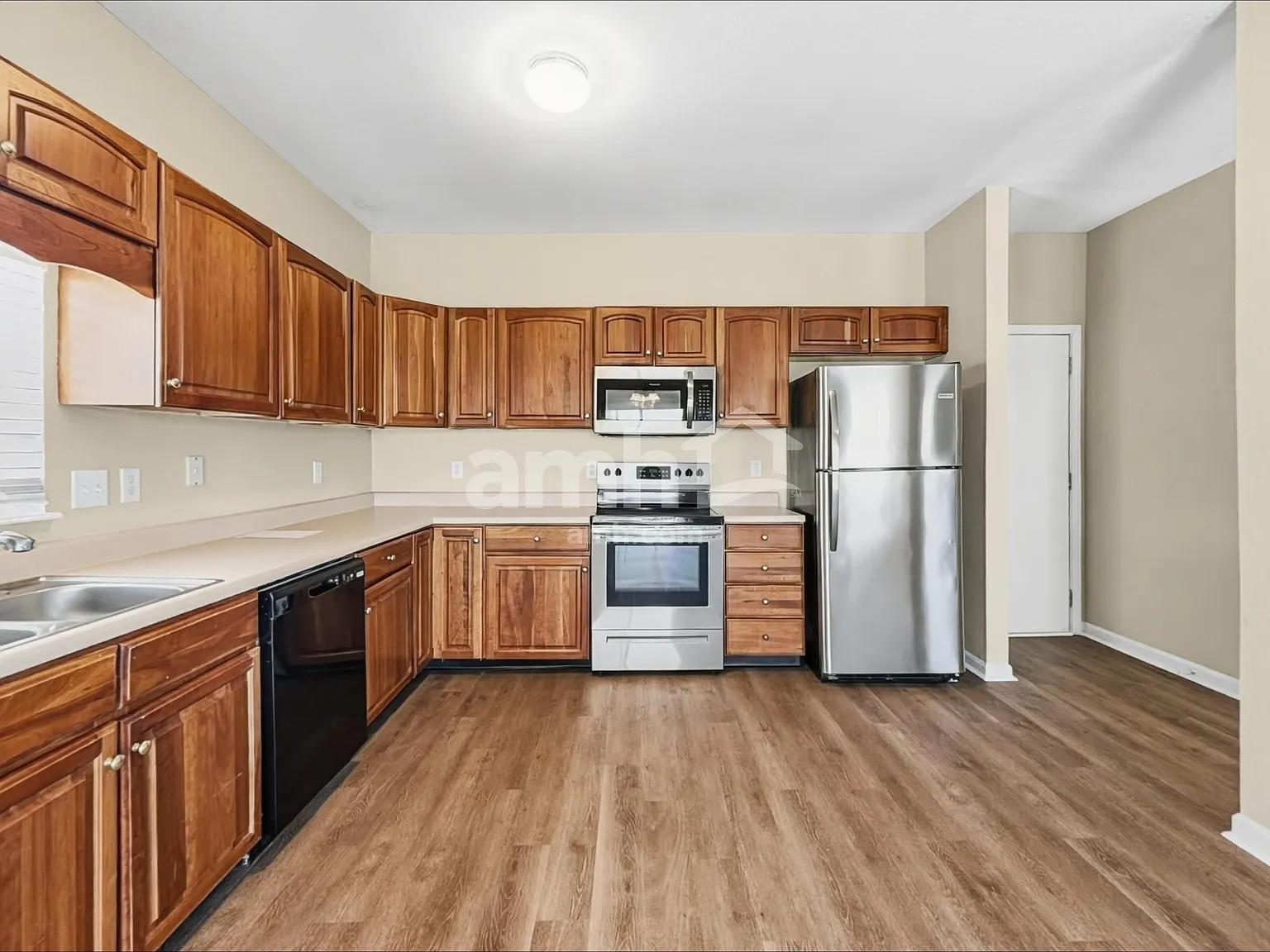 3 bed, 2.5 bath, 2170 sqft, $1,885 — Photo 3