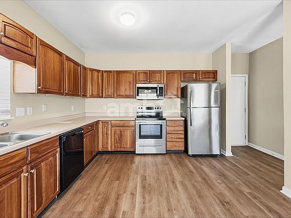 3rd image of 214 Allen Ln