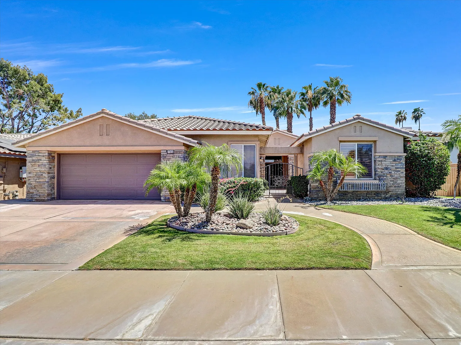 3 bed, 2900 sqft, $4,500 — Photo 1