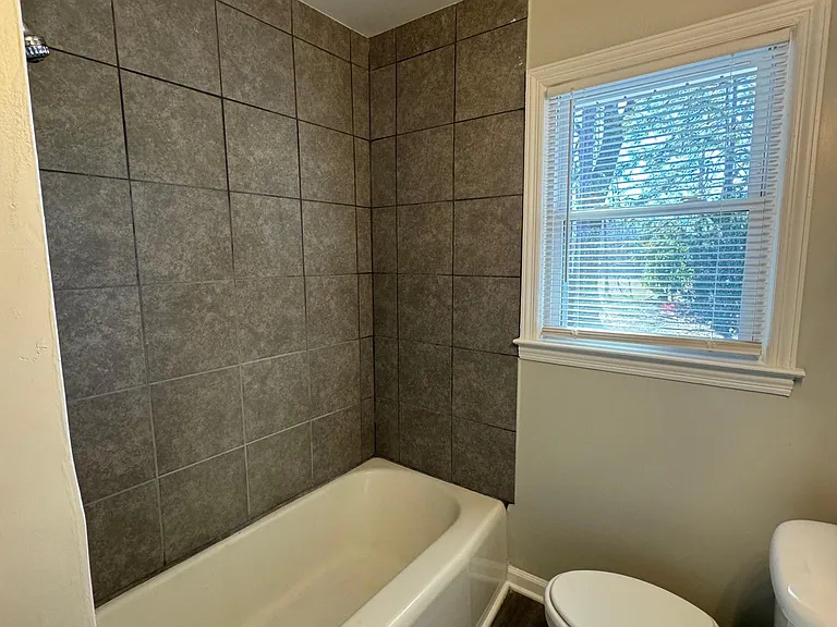 813 Idlewood Dr — Photo 6