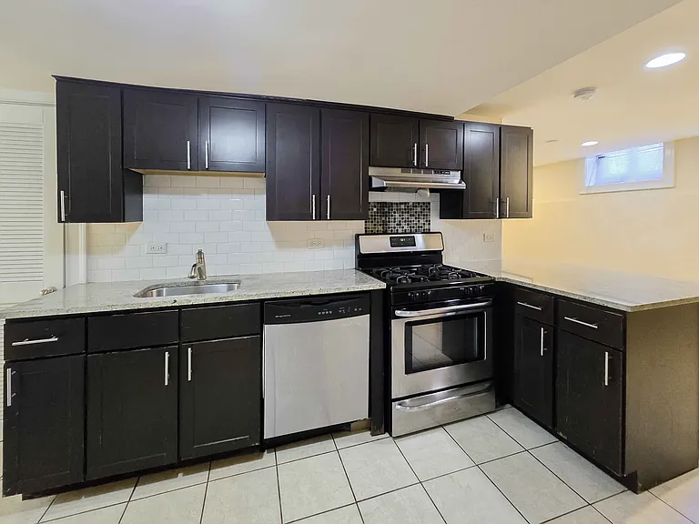 877 W Lill Ave #D1 — Photo 2