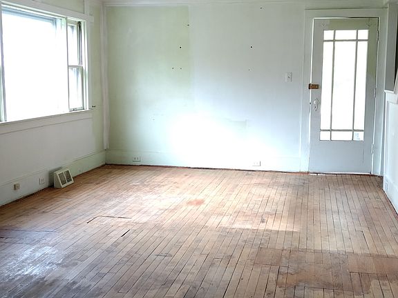 3rd image of 312 E Bacon St