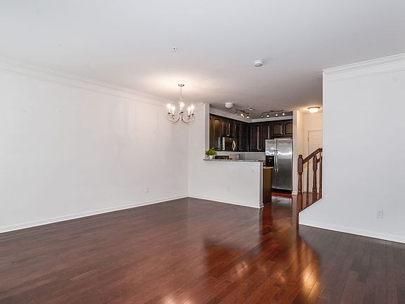 5th image of 2251 Kew Gardens Dr