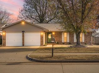 1208 S Patterson Dr, Moore, OK 73160
