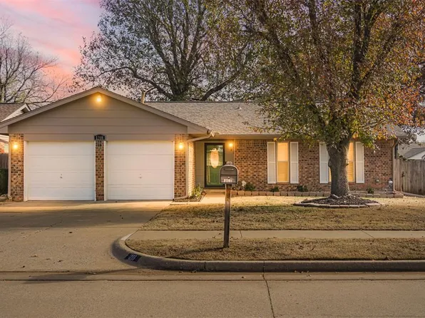 1208 S Patterson Dr, Moore, OK 73160