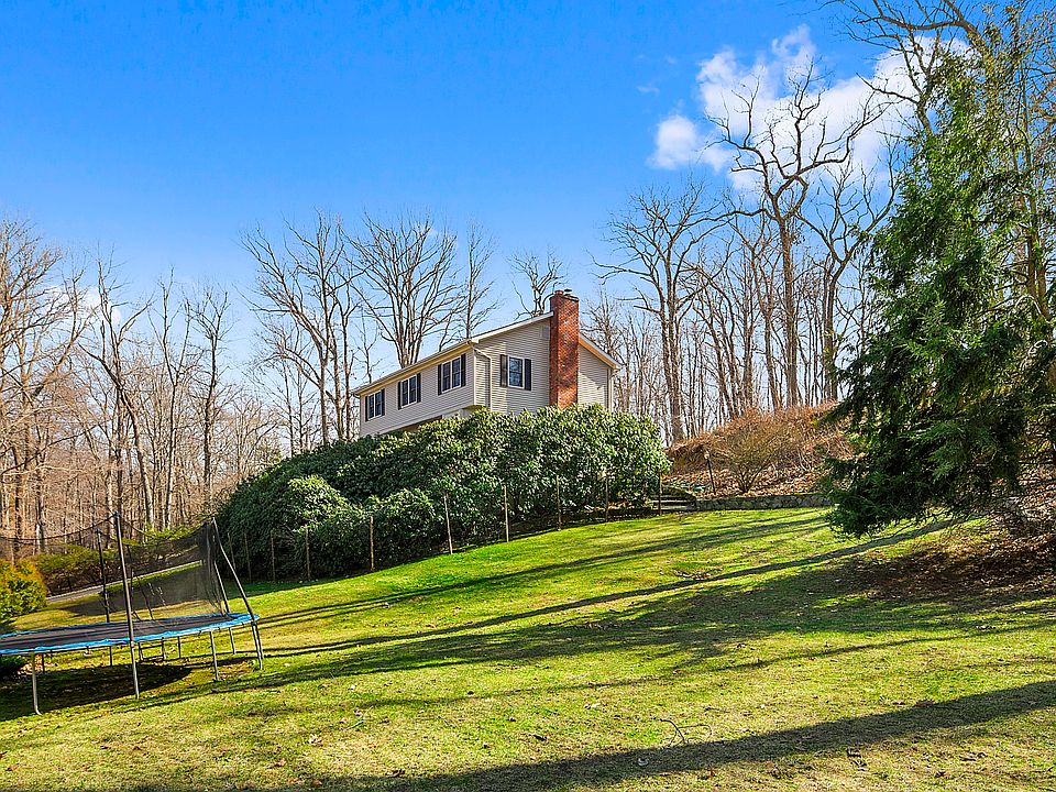 2nd image of 17 Ferris Ln