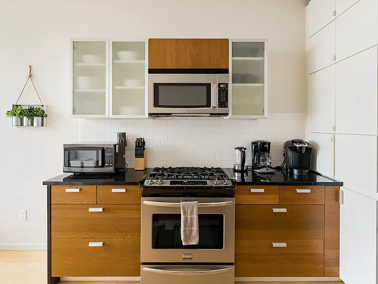 411 Summit Ave E #A — Photo 14