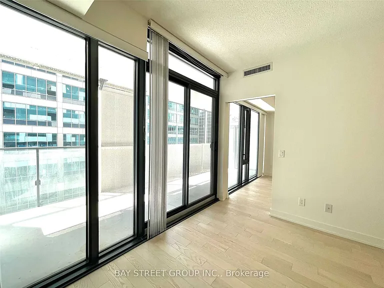 25 Richmond St E #804 — Photo 7