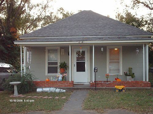 2nd image of 218 S Hickory St