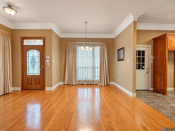 2nd image of 10334 Isabelle Ct