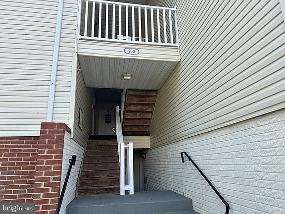 2nd image of 200 Dover Pl #14
