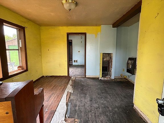 4th image of 1580 Naomi Ave