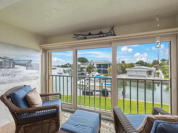 175 116th Ave APT 102, Treasure Island, FL 33706