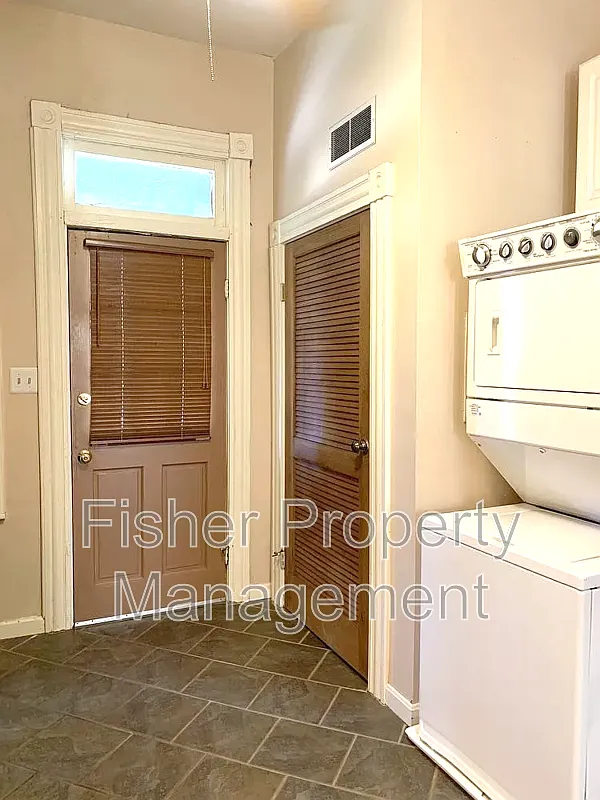 2 bed, 1.0 bath, 1000 sqft, $1,600 — Photo 4