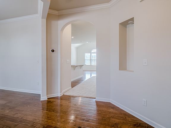 4th image of 2048 Oglethorpe Dr