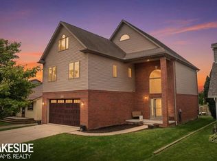38823 E Archer Dr, Harrison Township, MI 48045