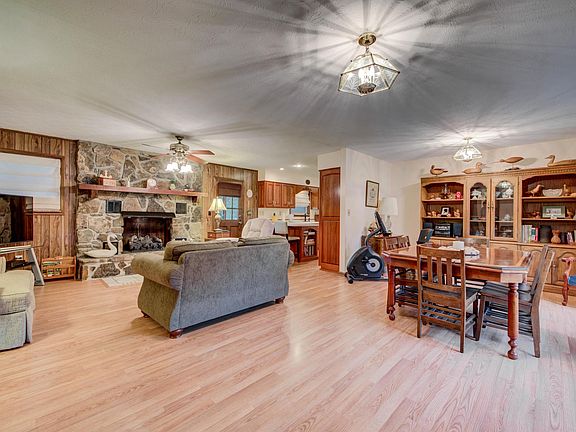 4th image of 744 Eblen Cir