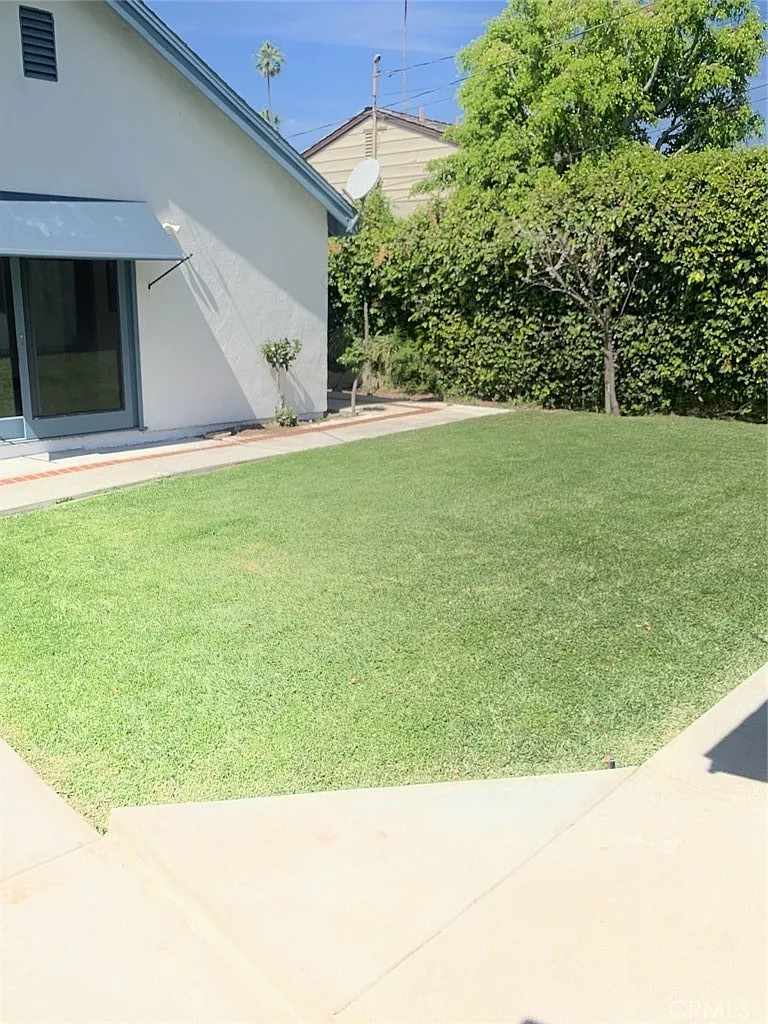 3 bed, 2152 sqft, $6,995 — Photo 3