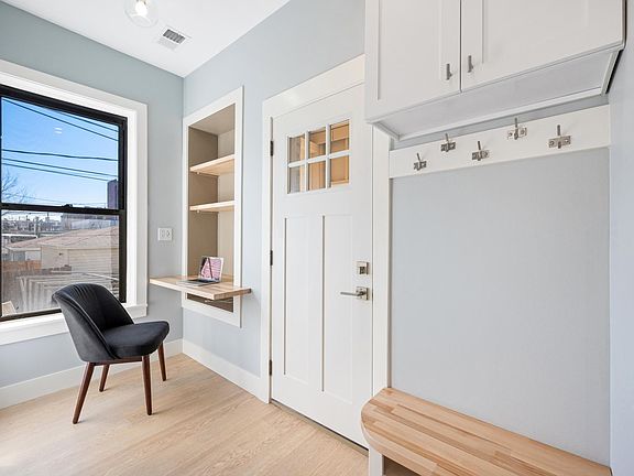 5th image of 2523 W Winona St #1S