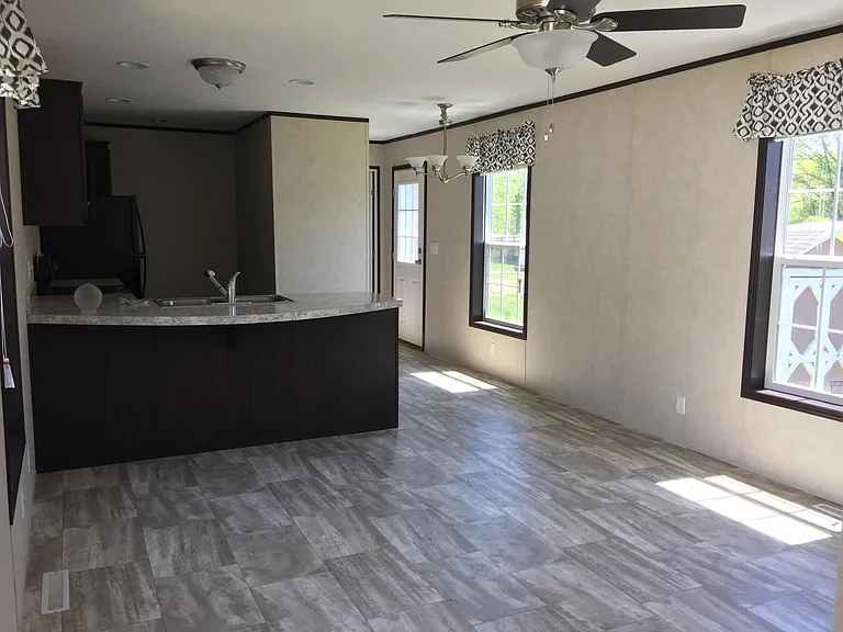 Hillcrest Crossing — Photo 13