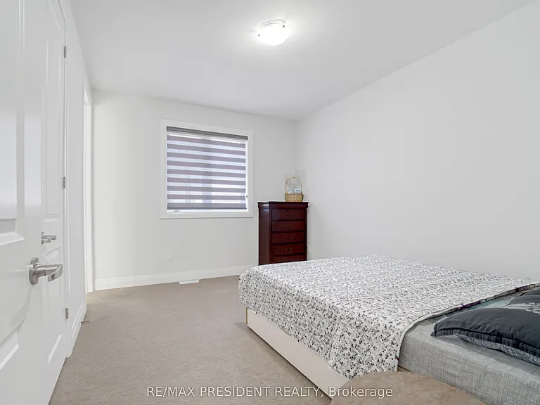 142 Prince Charles Cres — Photo 26