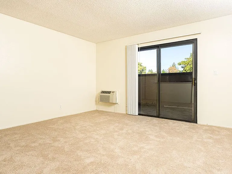 Mission Sierra Apartments — Photo 13