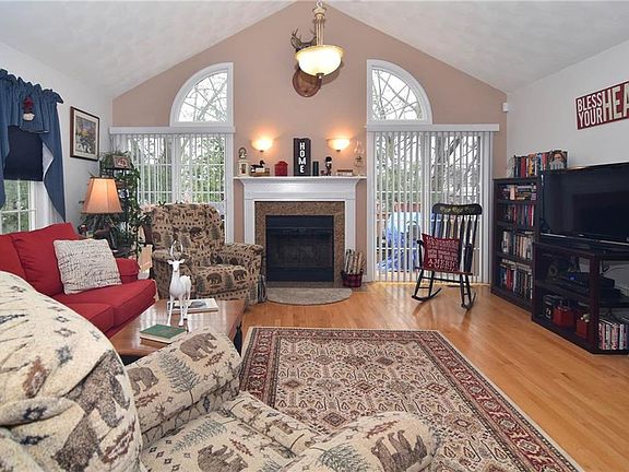 3rd image of 1421 Douglas Ave Unit Q