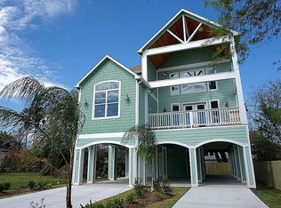 910 Cedar Rd, Clear Lake Shores, TX 77565