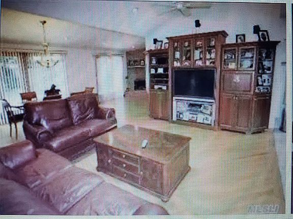 4th image of 214 Lawrence Ln