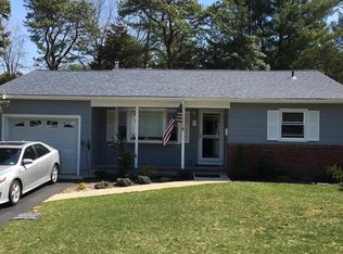 7 Cambridge Ct, Toms River, NJ 08757