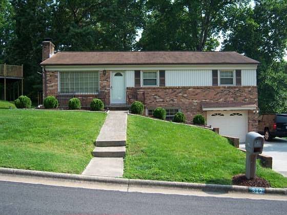 1st image of 812 Rosemary Ln