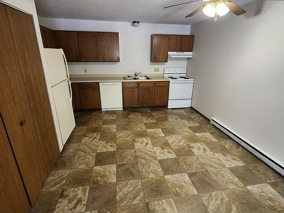 2nd image of 851 Driftwood Dr #1