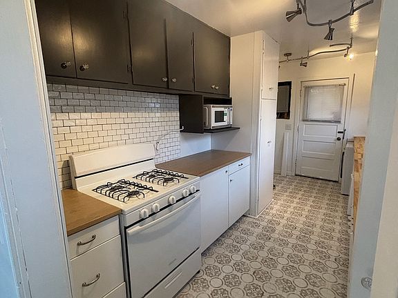 New appliances, counters and floors