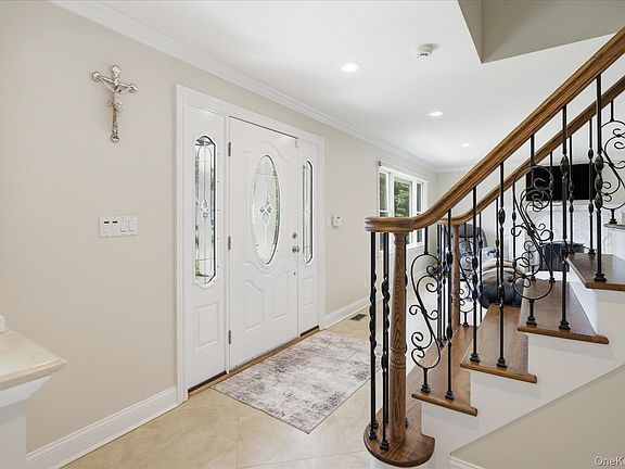 3rd image of 19 Gruber Drive