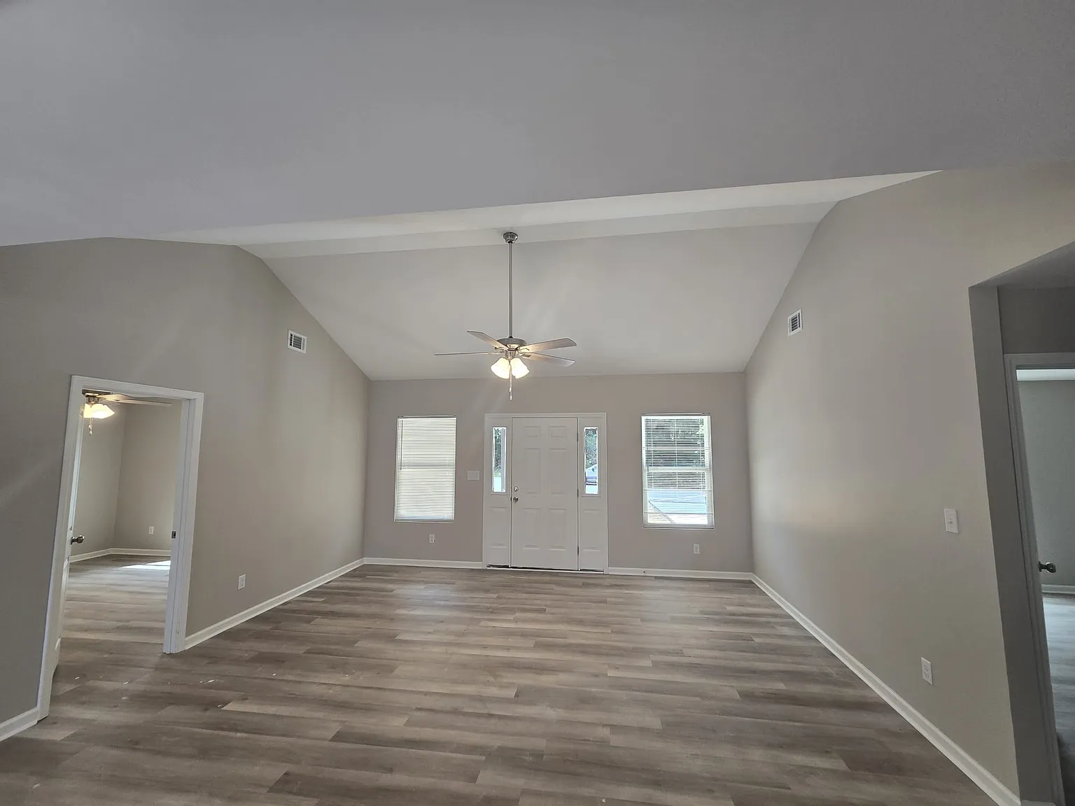 3 bed, 1350 sqft, $1,650 — Photo 4