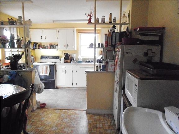 2nd image of 5 Meadow Dr