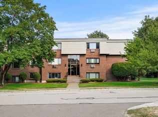 5 Hallmark Gdns APT 7, Burlington, MA 01803